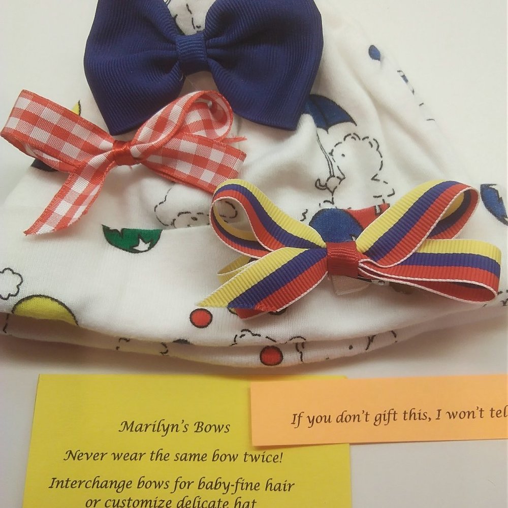 Knitted Cap with 3 Interchangeable Bows